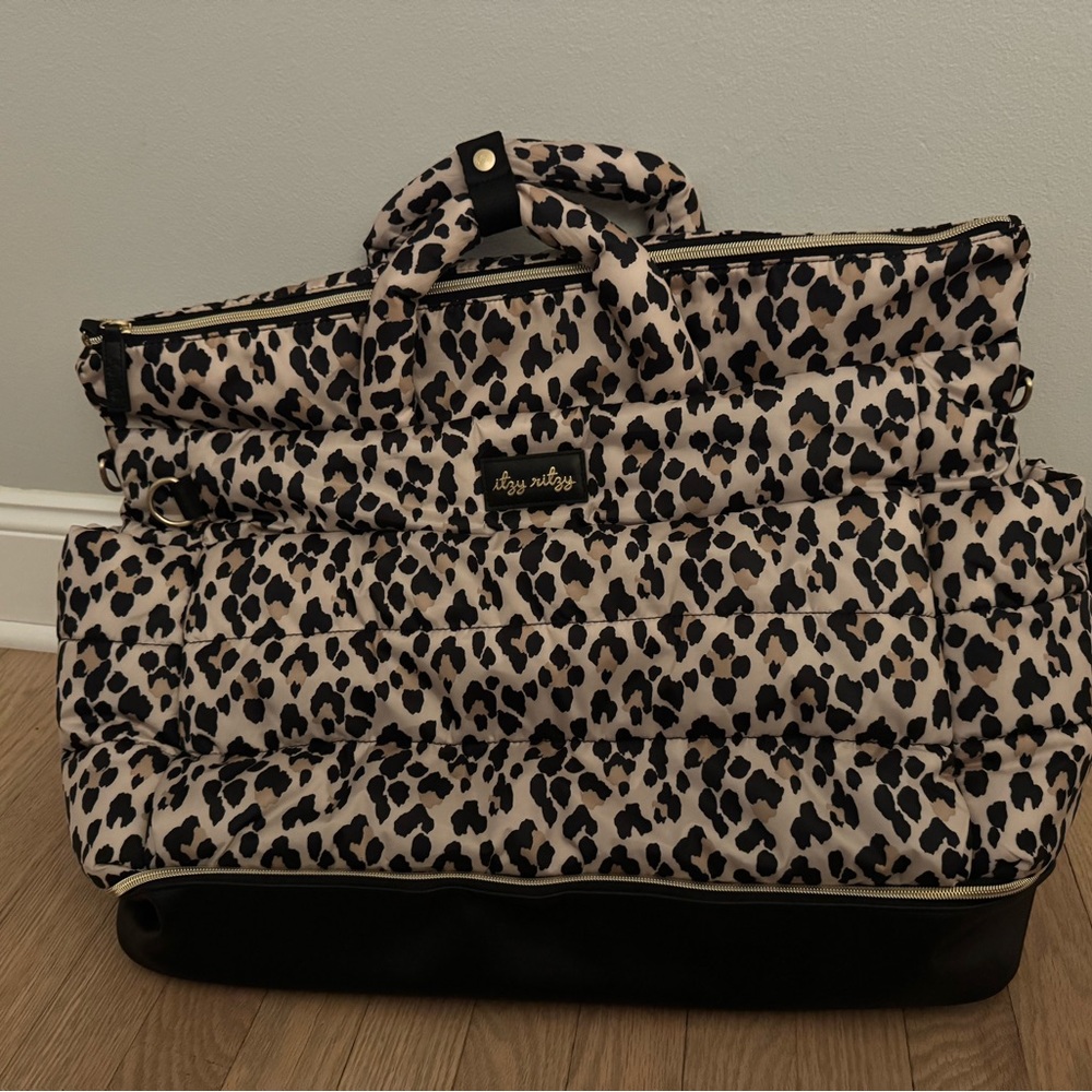 Itzy Ritzy Black and Cream Leopard Travel Bag